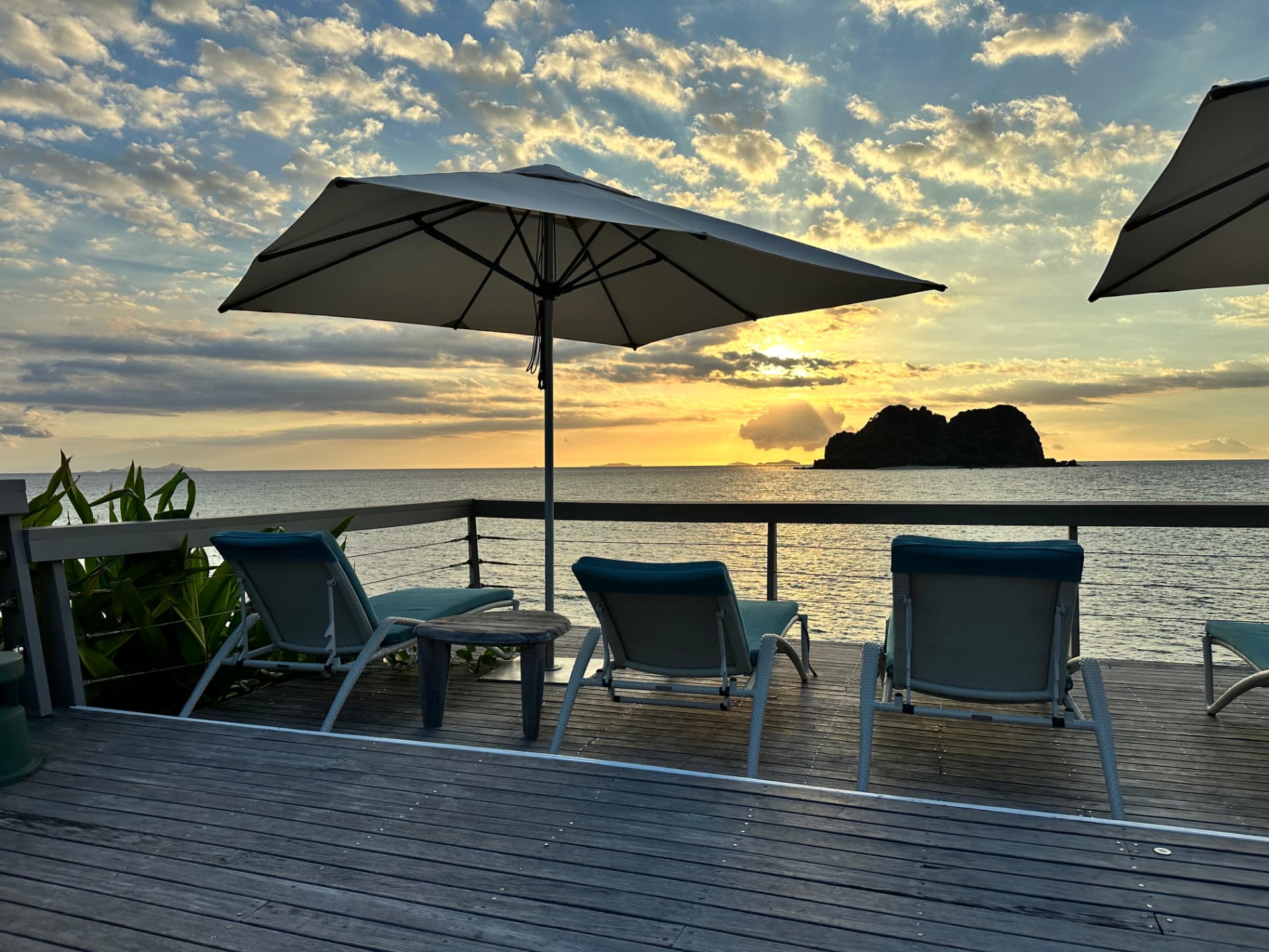 A Fiji sunset over the water