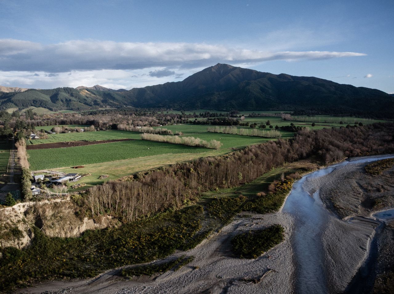 Mount Peel, Whakahā and the river, a wide panoramic view